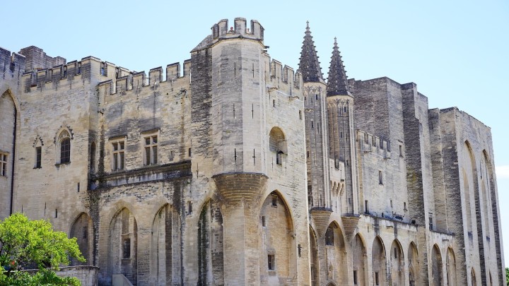 Qui est le dernier pape français ?