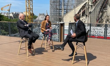 Notre-Dame de Paris : un magazine au pied de la cathédrale