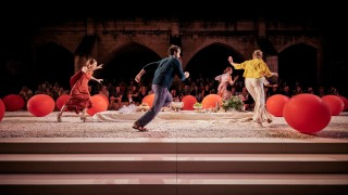 Festival d'Avignon : "Écrire sa vie" au gré des "Vagues"
