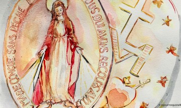 En prière avec la Médaille miraculeuse