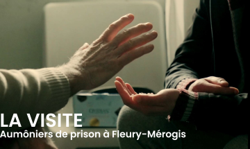 La visite : un documentaire bouleversant sur les aumôniers de prison