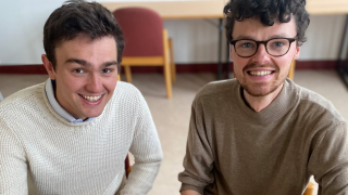 [Série Juste et bon] Two Disciples : « Décrypter les traditions de la messe avec les codes des réseaux sociaux »