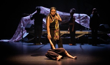 [Festival d'Avignon 2025] WHEN I SAW THE SEA de Ali Charhour : requiem pour une esclave du XXIe siècle