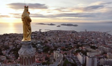 Pleins feux sur la Bonne Mère : le documentaire de Pâques