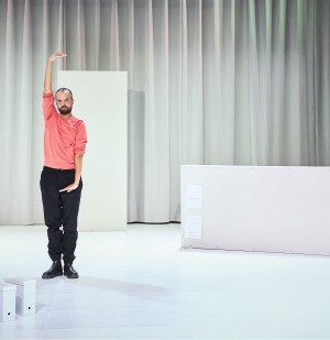 [Festival d'Avignon 2026] “Bâtir” de Salim Djaferi - Les promesses non tenues de la cité des hommes