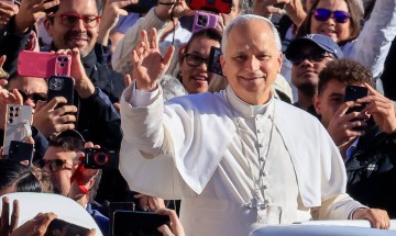 Anneau du pêcheur, pallium, férule : les attributs qui font le pape