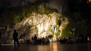 Pèlerinage du Rosaire 2016 : le chemin de croix du sanctuaire de Lourdes