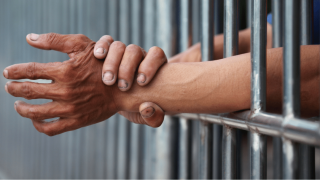 Comment trouver la foi en prison ?