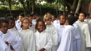 Les différentes réalités des servants d'autel dans les églises ultramarines