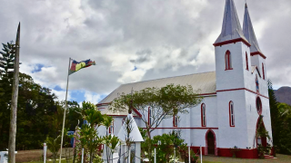 L'église à deux clochers de Canala en Nouvelle-Calédonie