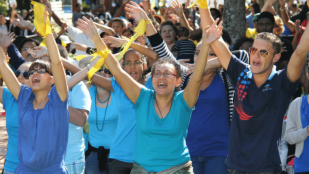 Trouver un équilibre entre plage et prière pendant les vacances en Outre-mer-Teaser