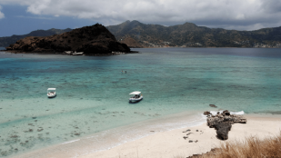 Tensions à Mayotte : l'immigration clandestine montrée du doigt par les mahorais-Teaser