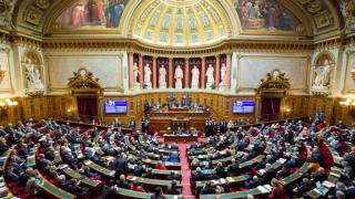 Le parlement élargit la continuité funéraire aux frères et sœurs