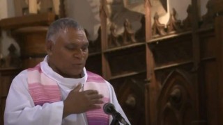 La Légion d'honneur pour le père Apikaoua, vicaire général de Nouvelle-Calédonie