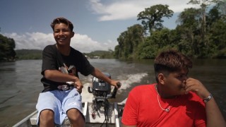 Amérindiens de Guyane, entre deux rives