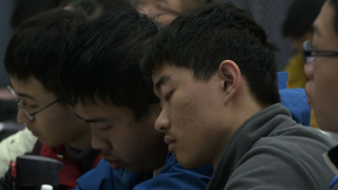 Etudiants, l'avenir à crédit de Jean-Robert Viallet (extrait)