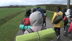 En route vers Chartres : Pèlerinage des étudiants à Chartres