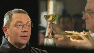 La patène : Un plat sacré