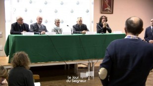 Des victimes de prêtres pédophiles face aux évêques