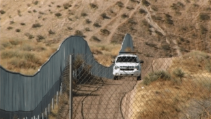 Une frontière dans le désert