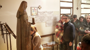 En espérance d'enfants, ils prient sainte Colette