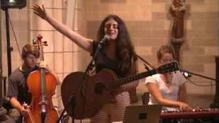 Victoria, chanteuse missionnaire