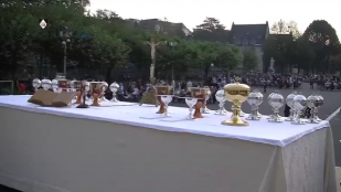 Coulisses de la messe au Rosaire