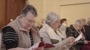 Vers un plus grand amour ? [BONUS 4/4] Veuves dans l'église